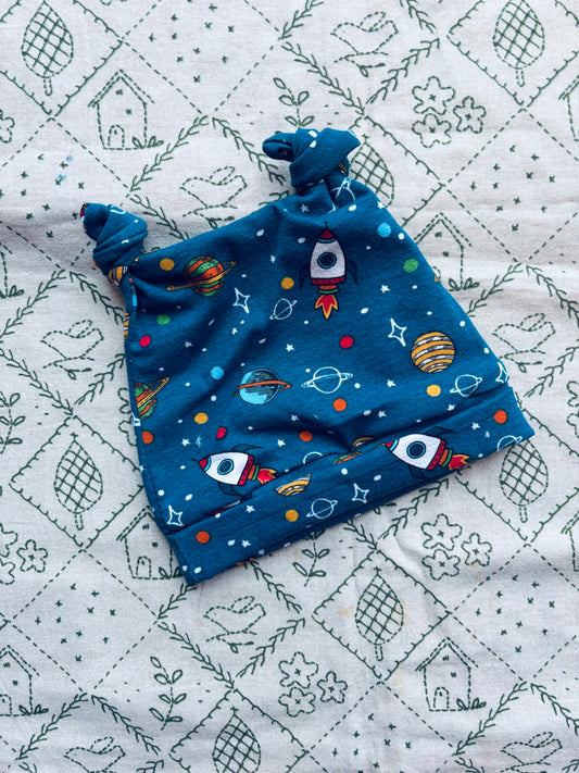 Hat: Space: 0-3 months