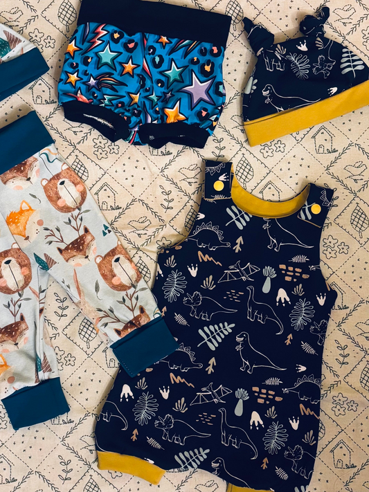 Dungarees (shortie) and hat set: Dinosaurs: 0-3 months