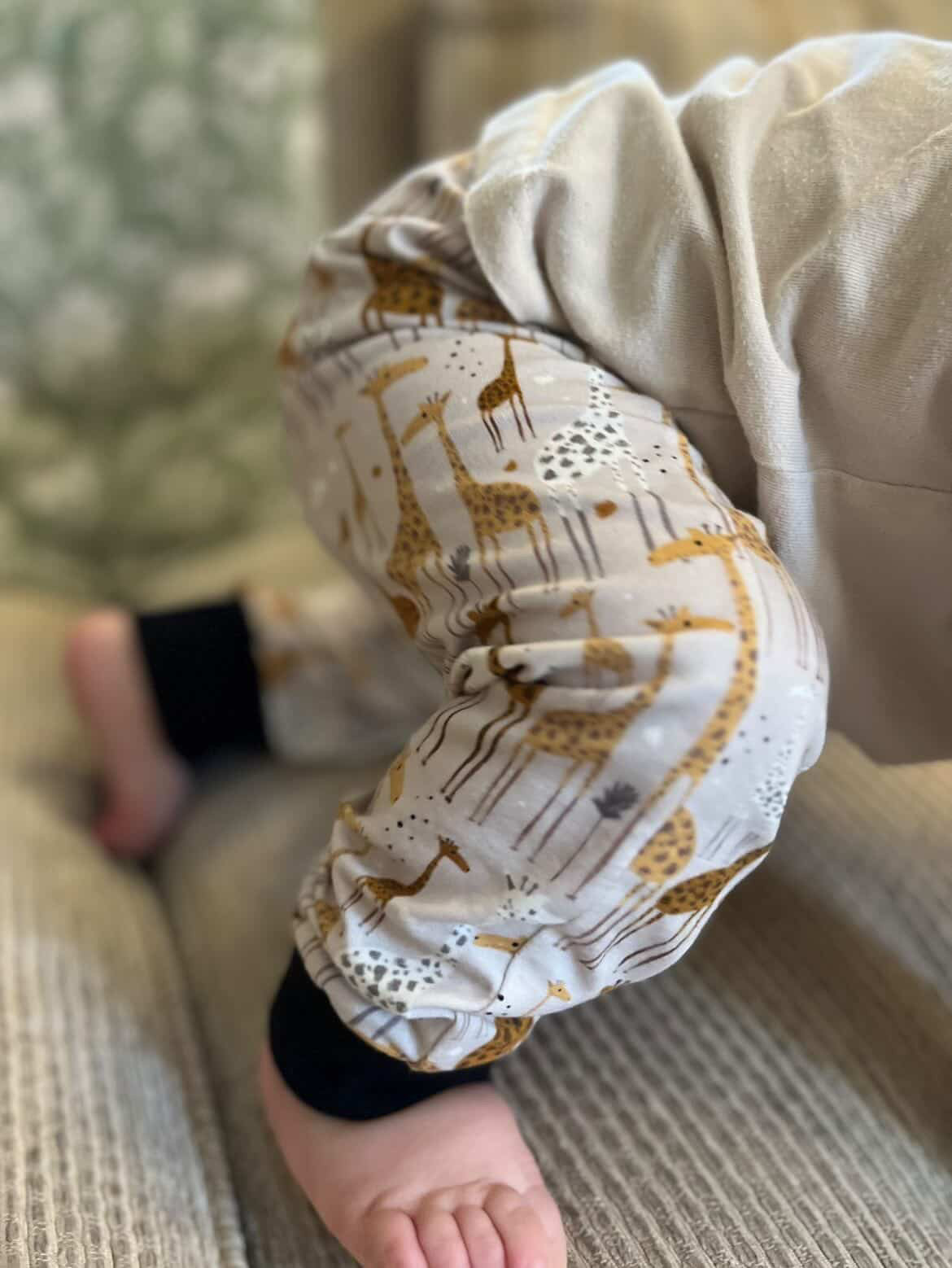 ‘Grow with me’ Leggings: Navy dinosaurs