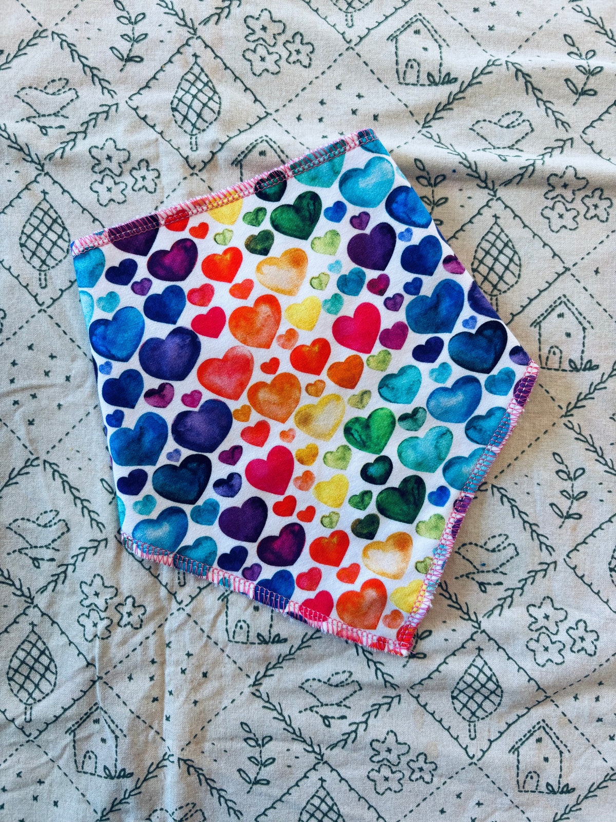 Dribble bib: Rainbow hearts